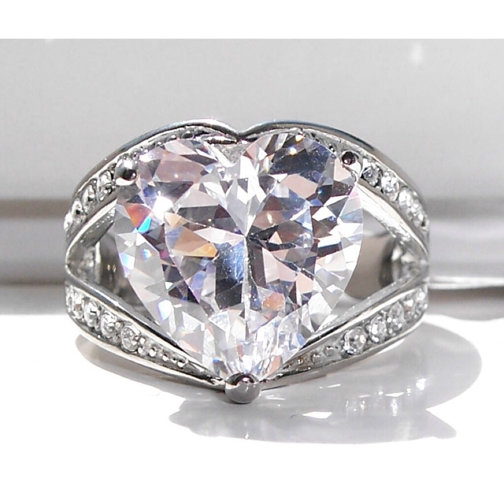 STAINLESS STEEL Large Cubic Zirconia Heart Ring - Picture 3 of 12